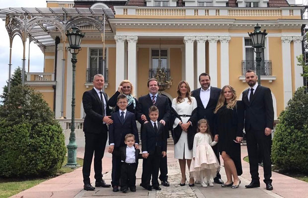 Снима се филм о Карићима